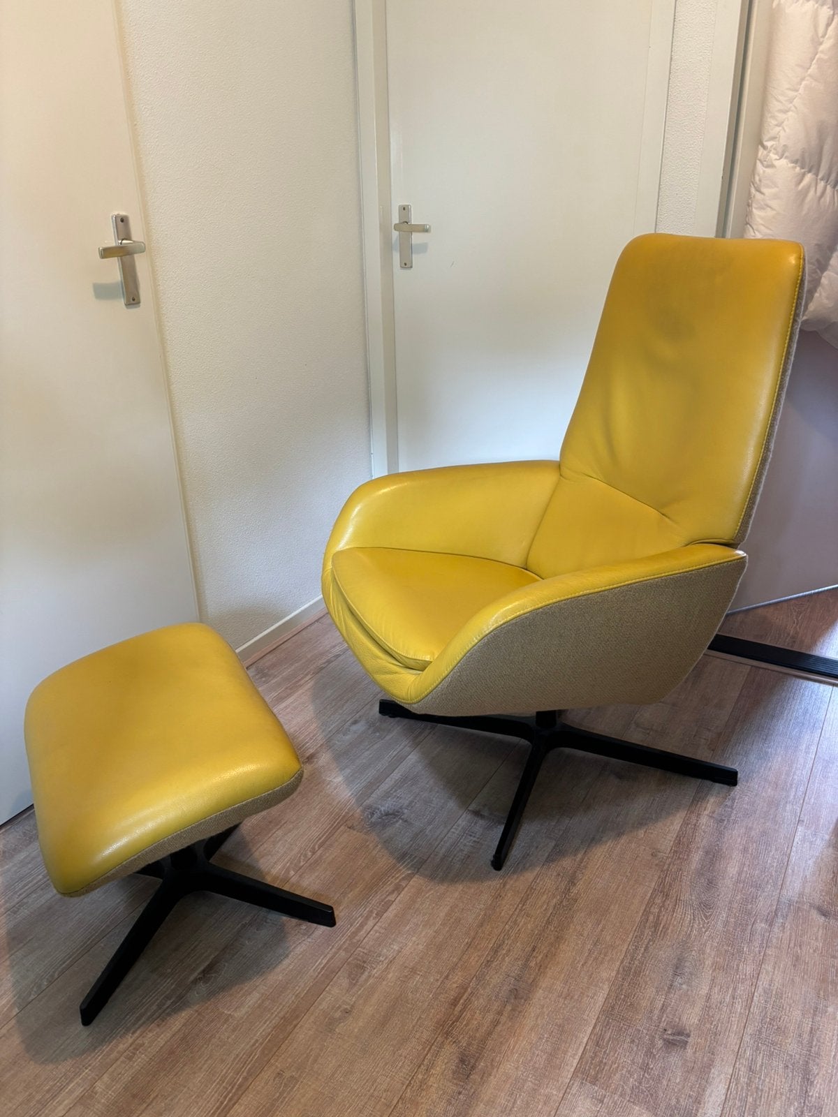 Relex fauteuil met voetenbankje Montel, Huis en Inrichting, Fauteuils, Ophalen, Minder dan 75 cm, Leer, Zo goed als nieuw