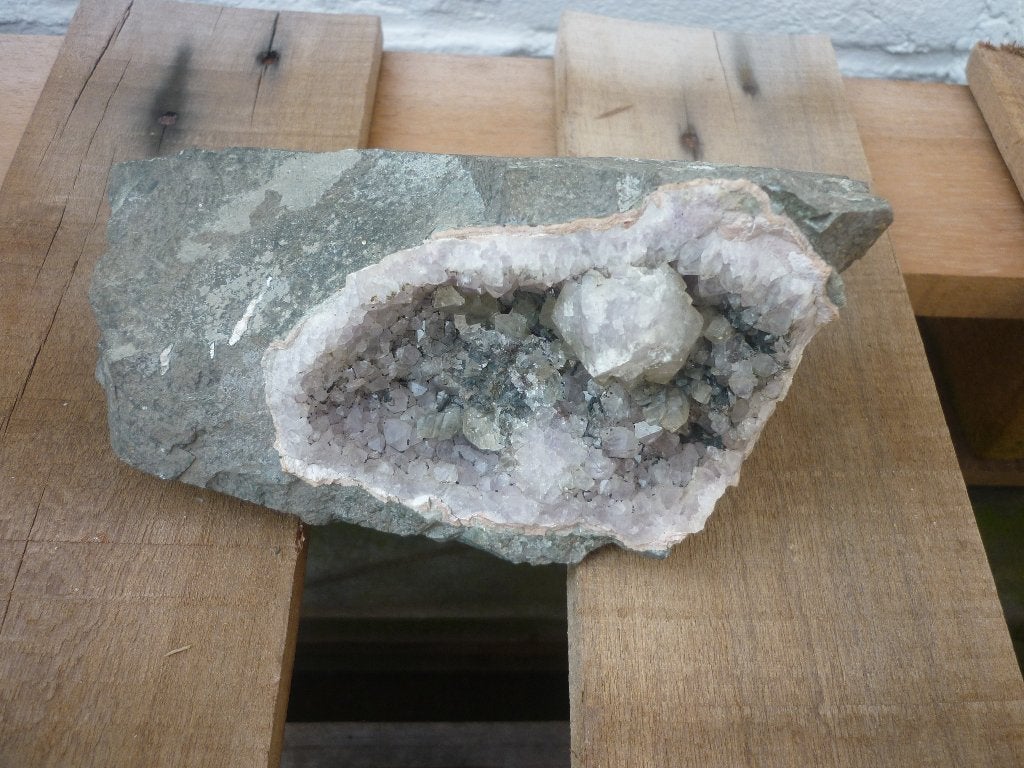Edelsteen / Amethist / bijzondere steen / mineraal, Ophalen of Verzenden, Zo goed als nieuw