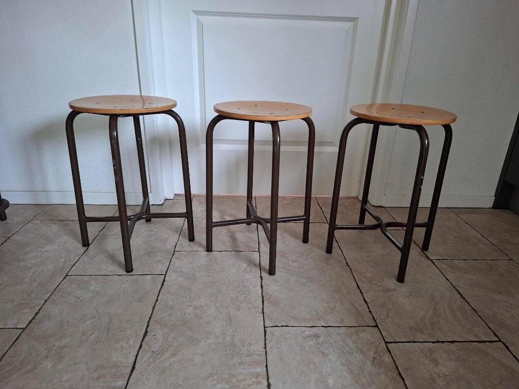 Partij goede krukken/ krukjes/ schoolkrukken!, Ophalen, Gebruikt, Hout
