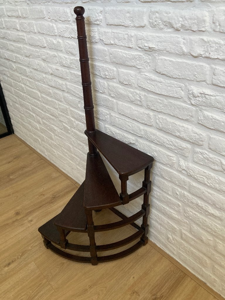 Antieke houten wenteltrap boekenplank, Ophalen