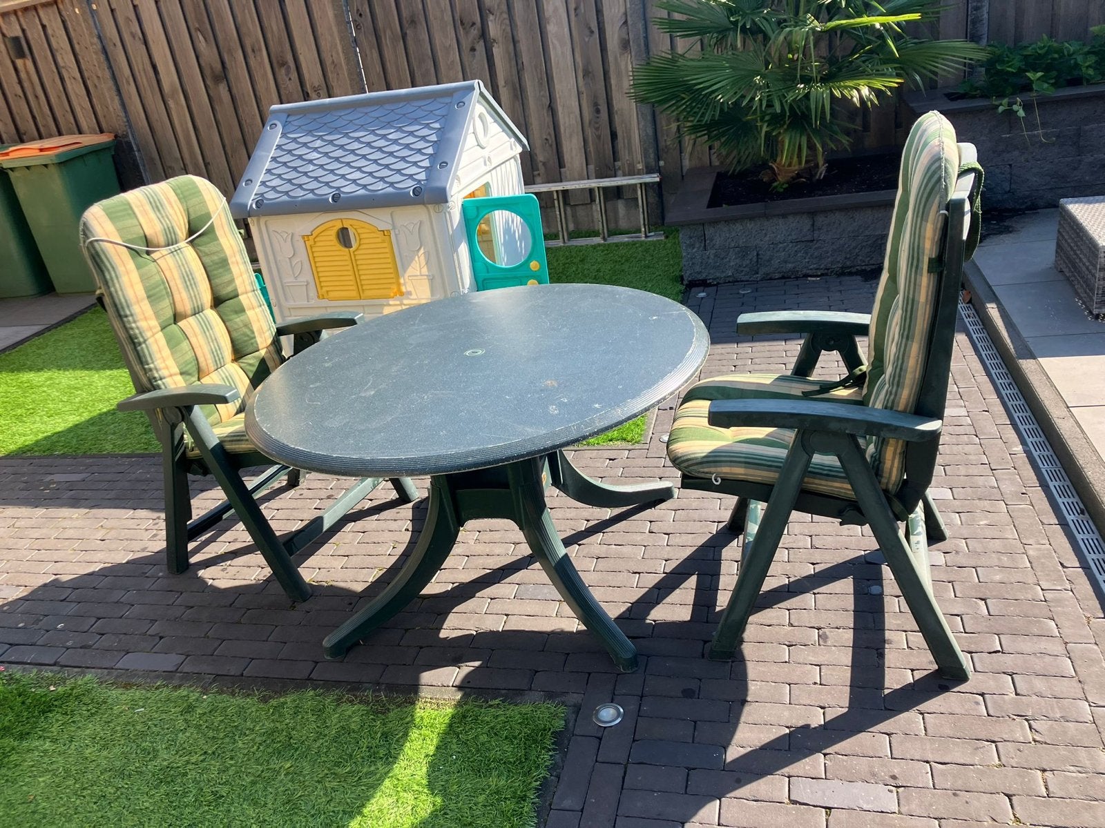 Gratis Tuinset met 2 stoelen en tafel, Kunststof, Gebruikt, Eettafel, Tuinset