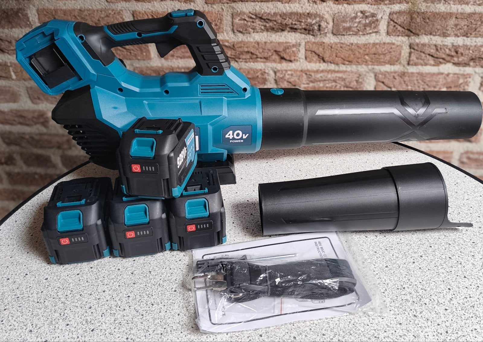 Foto 2 van Bladblazer met 4x 5.2Ah Accu's.Makita Compatible.