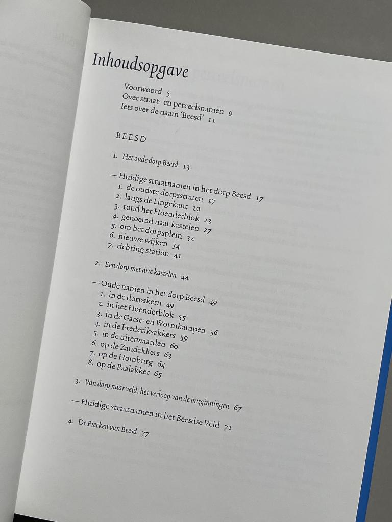 Langs velden en wegen. Straat- en perceelsnamen van Beesd, Boeken, Ophalen of Verzenden, 20e eeuw of later, Zo goed als nieuw