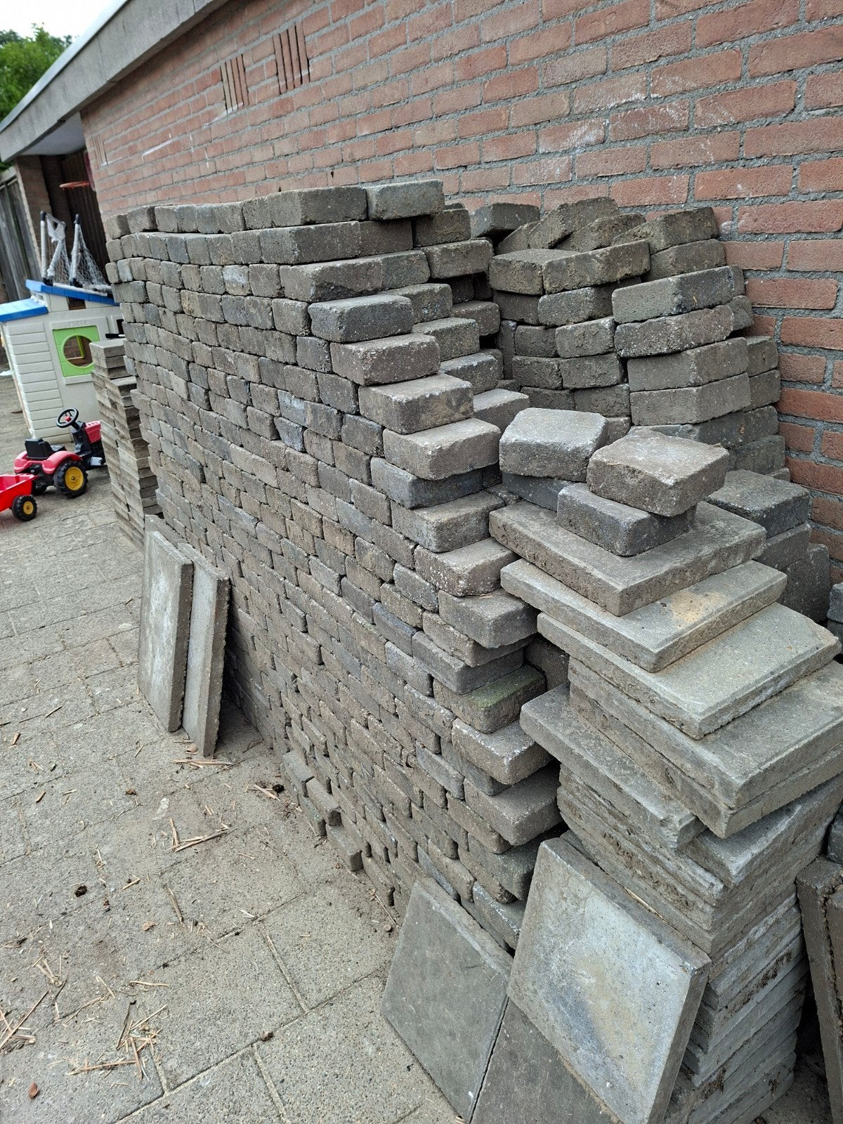 Gebruikte klinkers en terrastegels gratis, Tuin en Terras, Ophalen, Gebruikt, Klinkers, 10 m² of meer