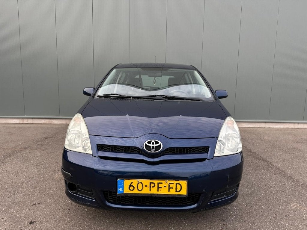 Foto 2 van Toyota Corolla Verso 1.6 VVT-i Terra AIRCO ! (bj 2004)