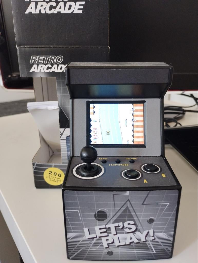 Bijna nieuwe Mini Retro Arcade met 200 ingebouwde games, 1 speler, Ophalen of Verzenden, Zo goed als nieuw, Vanaf 7 jaar