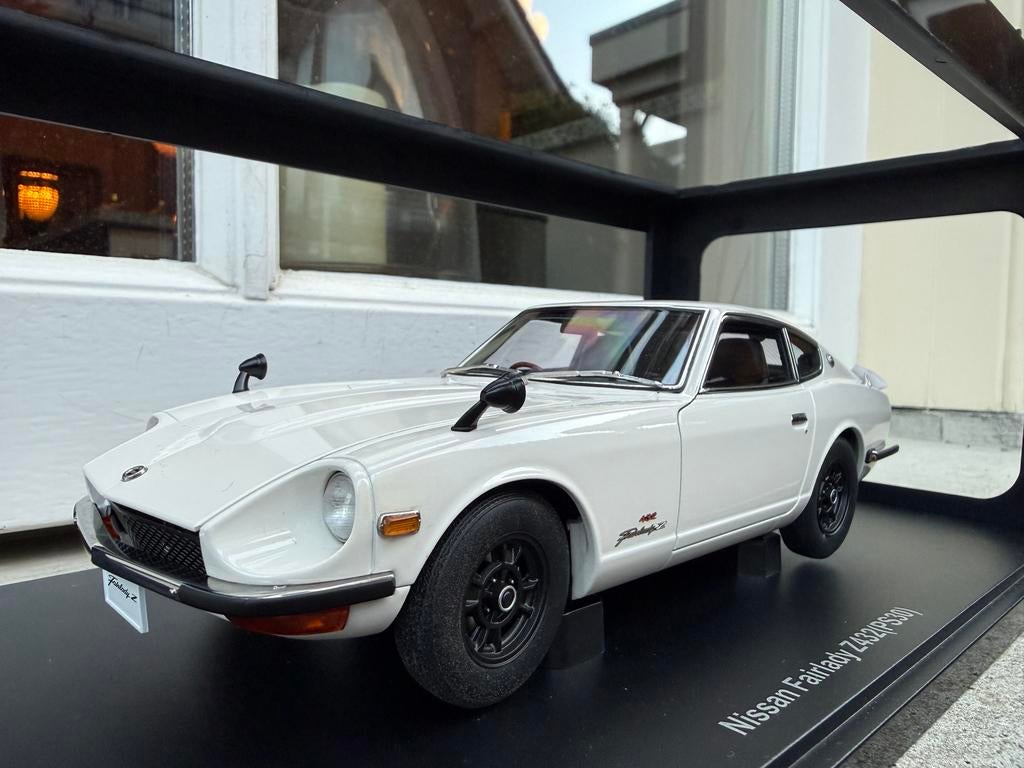 1:18 Datsun Nissan Fairlady Z432 (PS30) wit Autoart 77438, Auto, Autoart, Nieuw, Ophalen of Verzenden