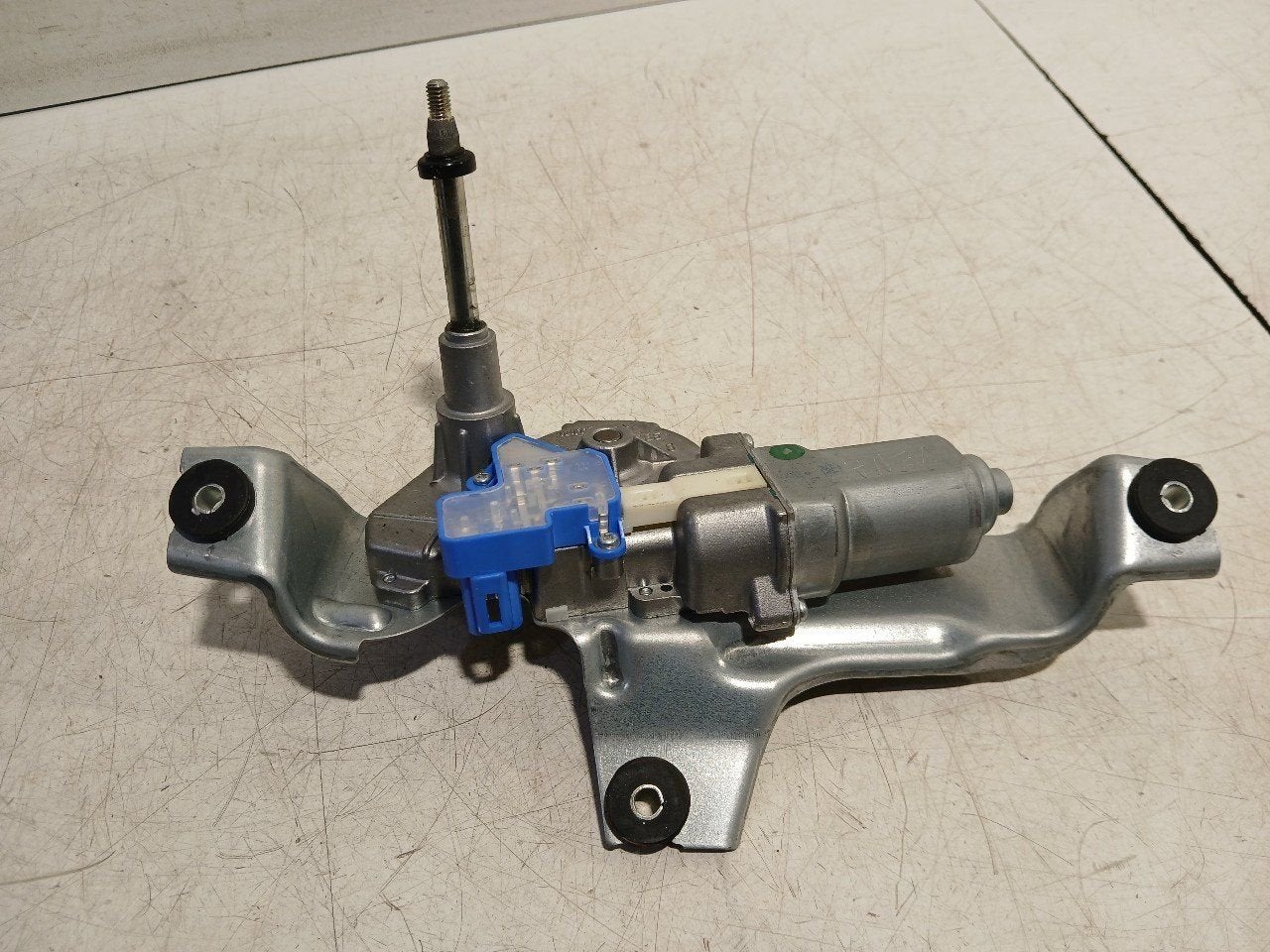 Ruitenwissermotor achter Mitsubishi Outlander, Onderdelen@venauto.nl, Van der Ven Autorecycling B.V., Gebruikt, Ettenseweg 76, 4706 PB Roosendaal, The Netherlands