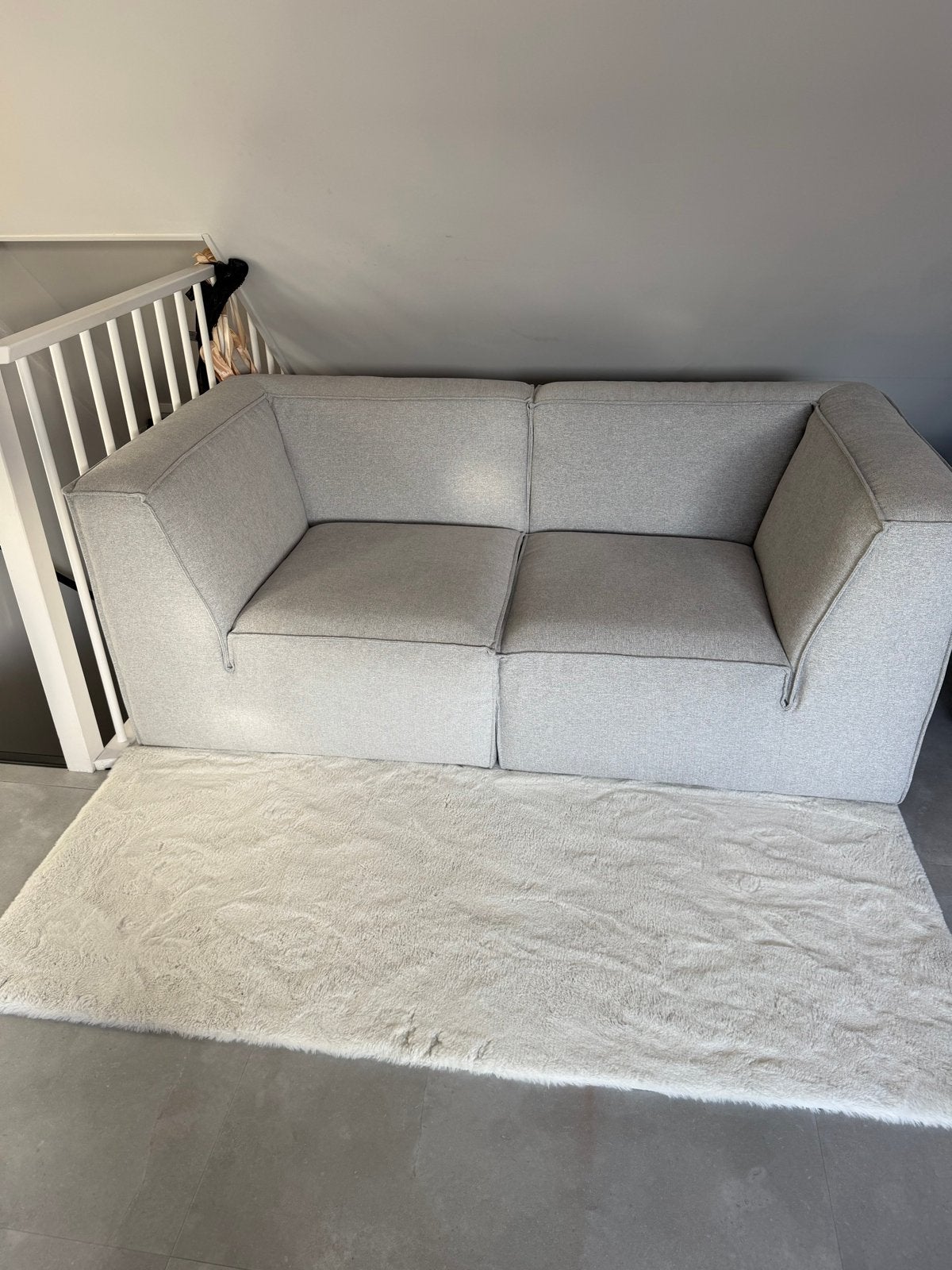Comfortabele grijze tweezitsbank - Zo goed als nieuw, Ophalen, 150 tot 200 cm, Tweepersoons, 75 tot 100 cm