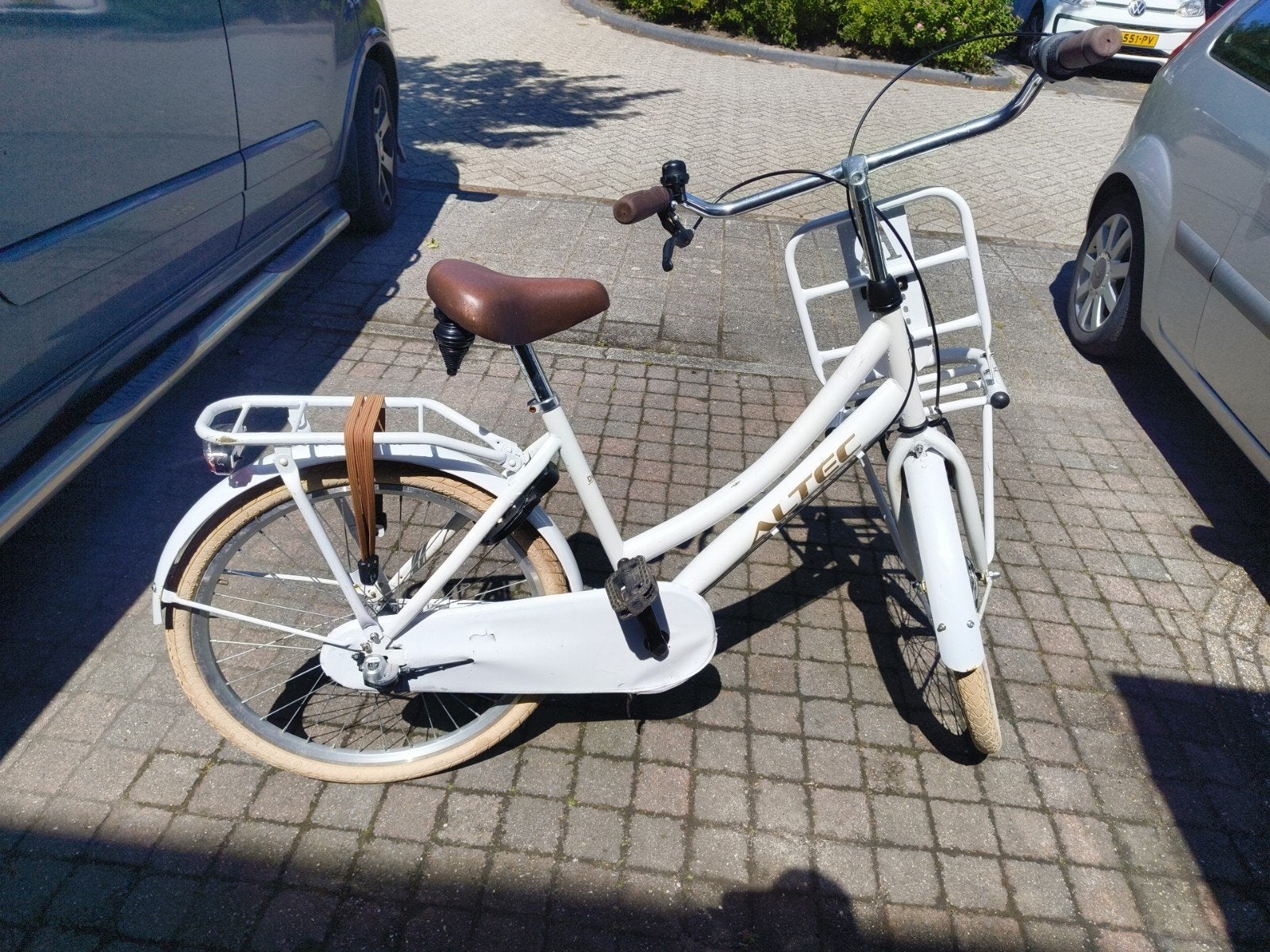 24 inch Altec fiets met voordrager, Fietsen en Brommers, Fietsen | Meisjes, Terugtraprem, Gebruikt, Versnellingen, Ophalen
