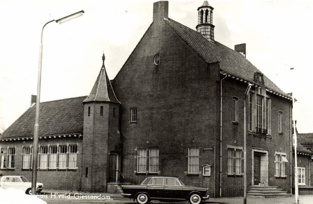 Gemeentehuis, Hardinxveld-Giessendam - 1966 gelopen, Verzamelen, Ophalen of Verzenden, 1960 tot 1980, Gelopen, Zuid-Holland
