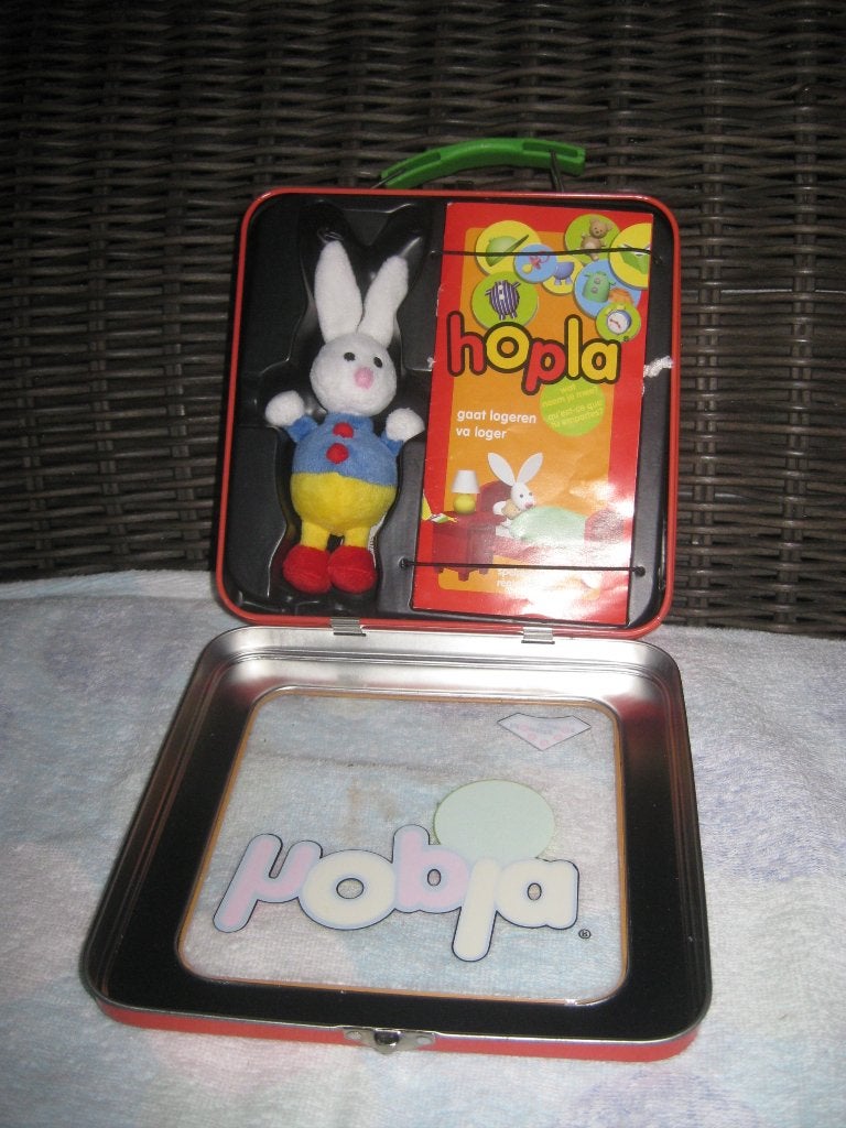 Hopla gaat logeren - met pluche Hopla en spelregels, België, Nieuw, Ophalen of Verzenden, Bert Smets Productions
