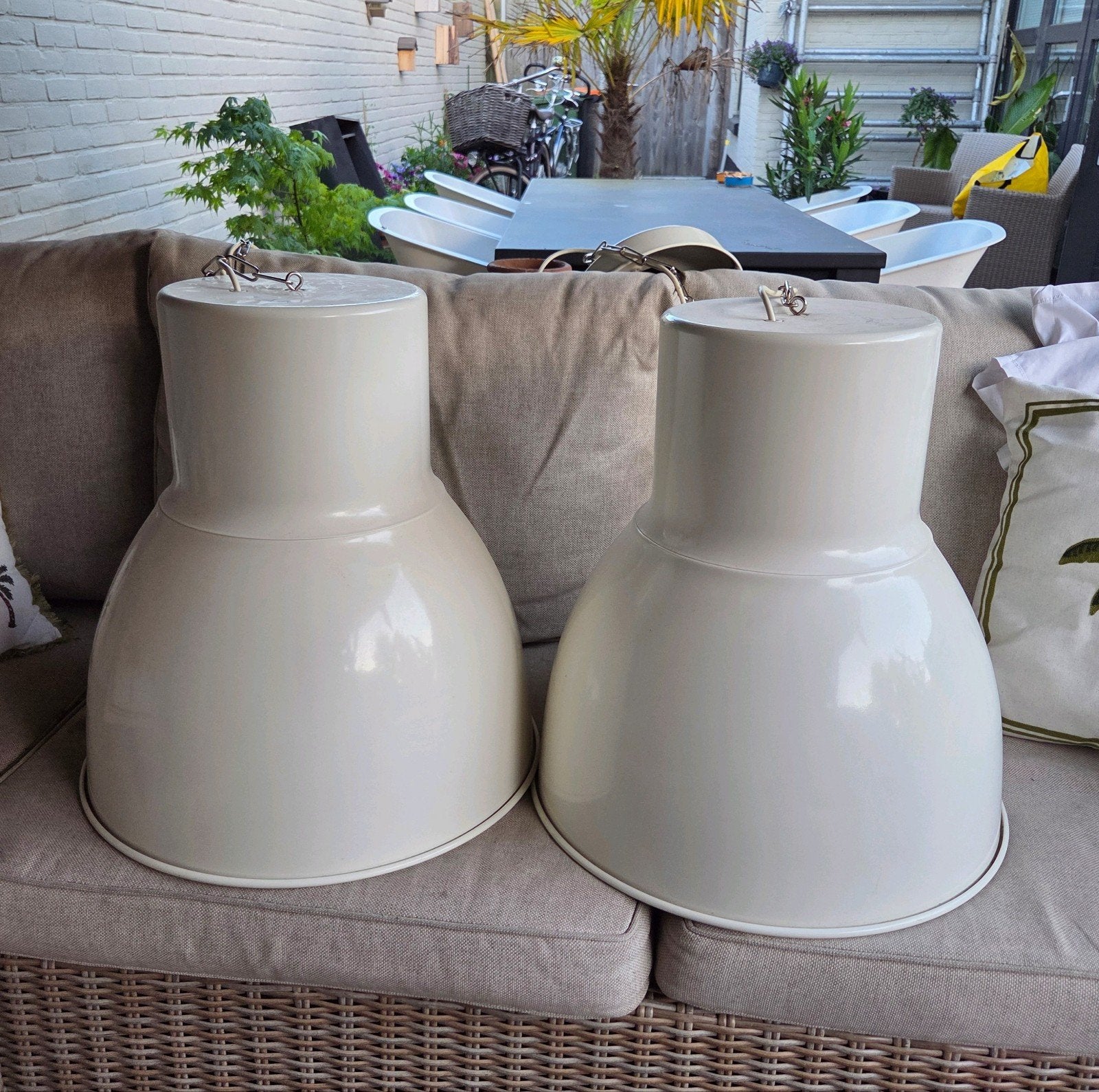 IKEA Hektar hanglampen in beige 2 stuks, Ophalen, Zo goed als nieuw, Beige, Rond