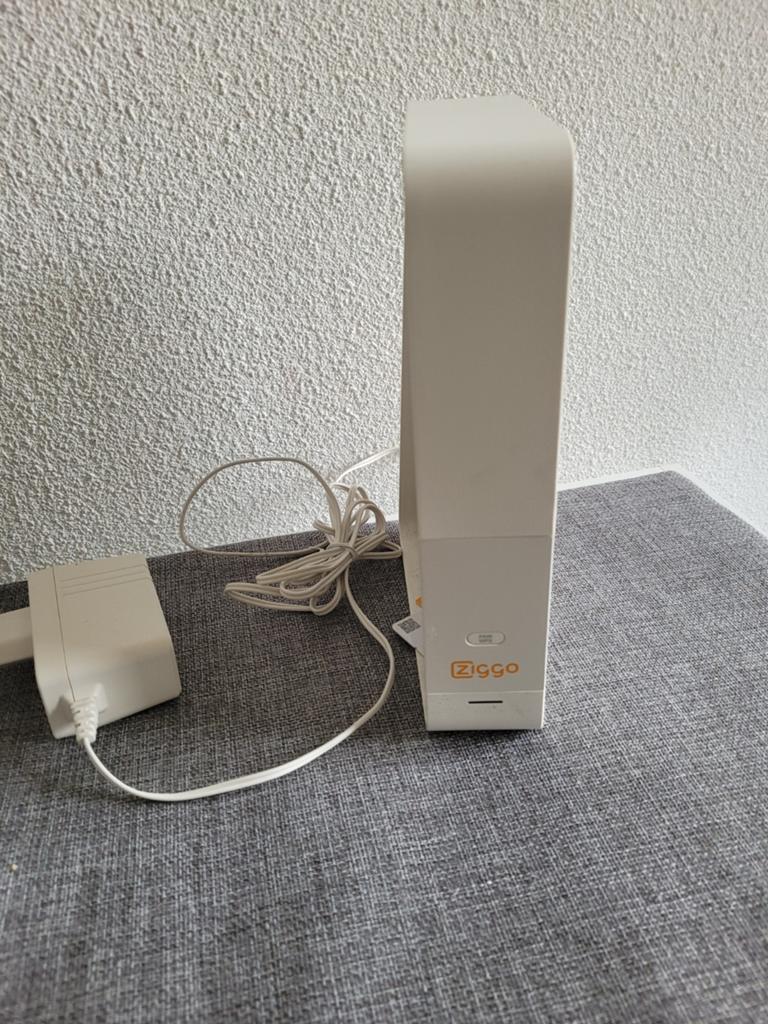 Ziggo Connectbox Router met modem, Computers en Software, Routers en Modems, Ophalen of Verzenden, Gebruikt, Router met modem