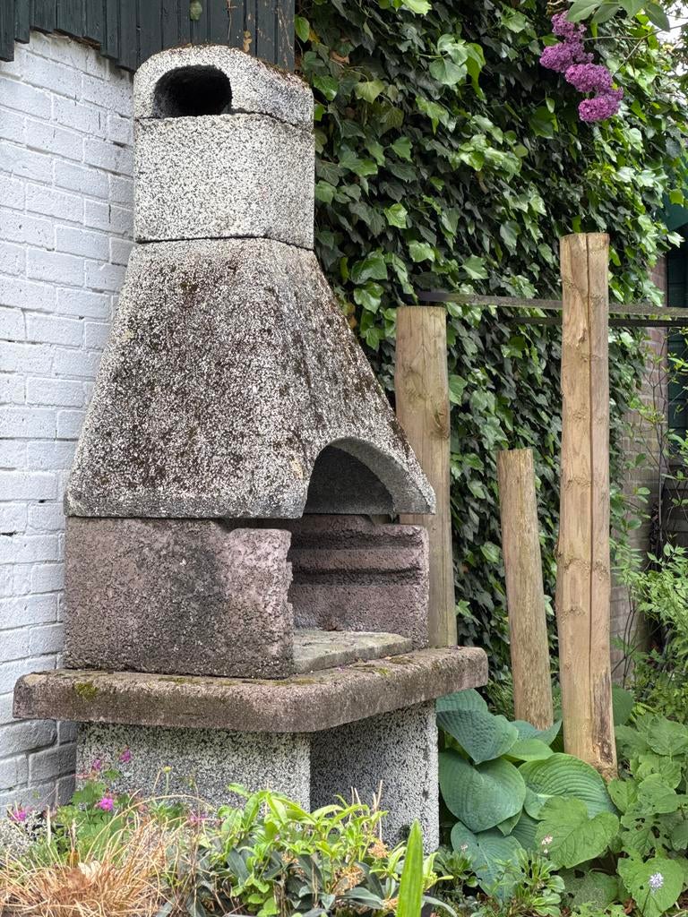 Gratis af te halen: Stenen buitenhaard / barbecue, Tuin en Terras, Vuurkorven, Gebruikt, Vuurkorf, Ophalen
