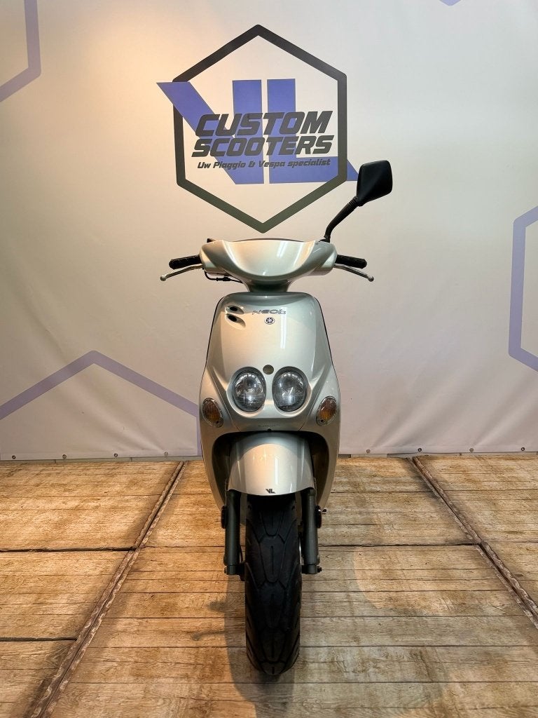 Yamaha Neos 2005 2t snor scooter (NIEUWSTAAT), Fietsen en Brommers, Scooters | Yamaha, VL Custom Scooters, Meevaltrading@gmail.com