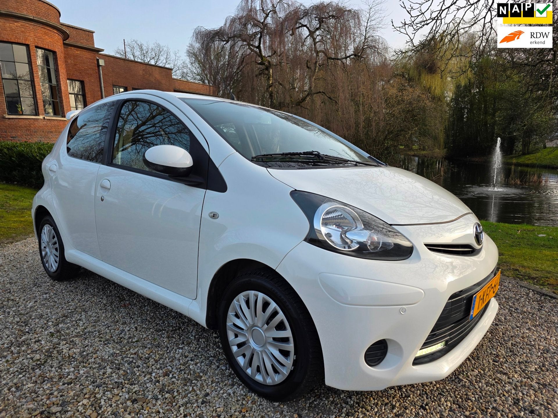 Toyota Aygo 1.0 VVT-i Access 5-deurs AIRCO *apk:03-2027*, Auto's, Voorwielaandrijving, Euro 5, Gebruikt, 4 stoelen