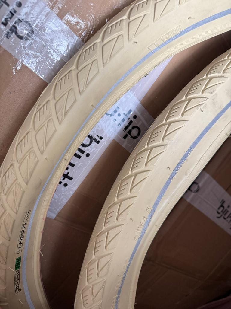 Beige fiets buitenband 28x2.0 (700x48C), Fietsen en Brommers, Fietsonderdelen, Ophalen, Band, Nieuw, Rubber