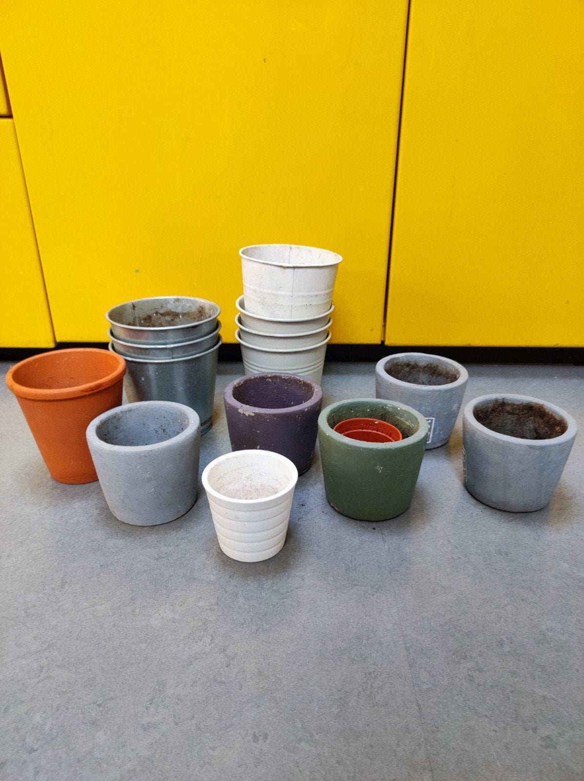 14 kleine bloempotjes, Ophalen, Rond, Aardewerk, Minder dan 40 cm