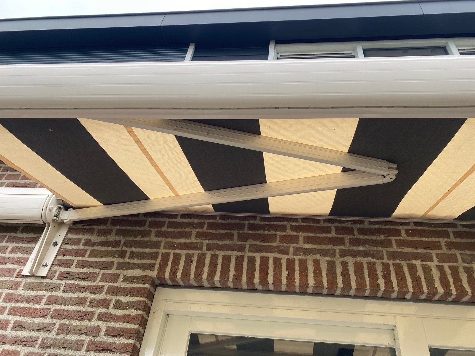 Zonnescherm 3M breed, uitval 2,5 meter - Sunline, Ophalen, Gebruikt, Elektrisch, 150 tot 300 cm