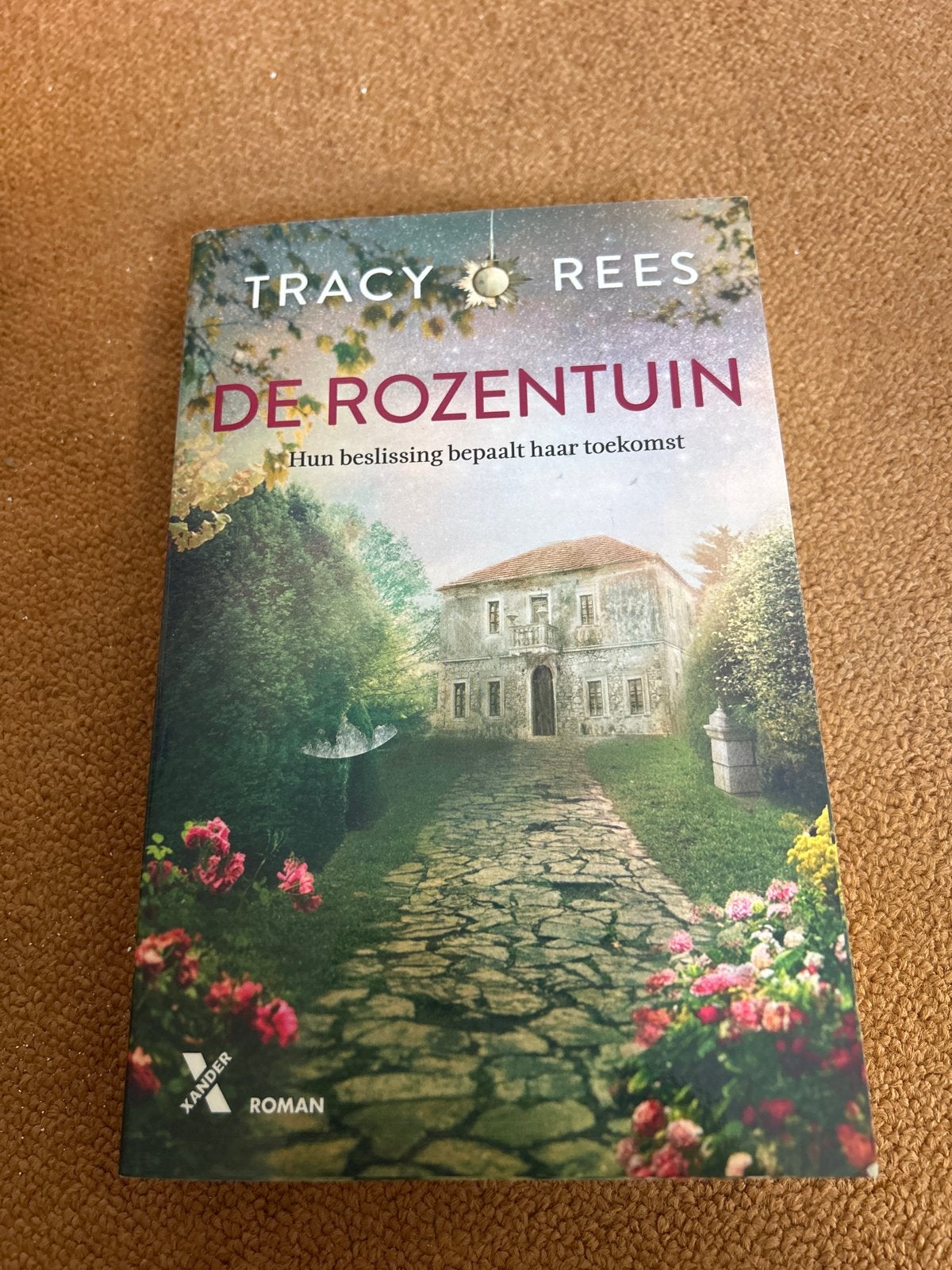 De Rozentuin - Tracy Rees (Roman), Boeken, Ophalen of Verzenden, Gelezen, Europa overig