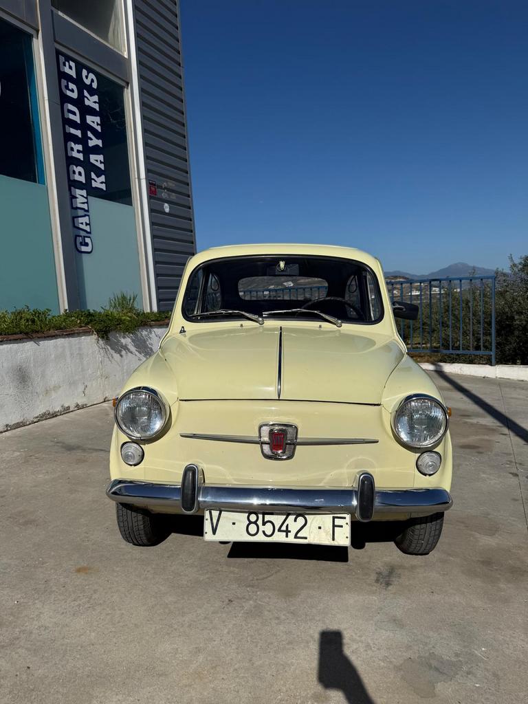 Seat / Fiat 600, bj 1973, slechts 66.000 km, 1e lak !, Achterwielaandrijving, Zwart, 4 cilinders, Bedrijf