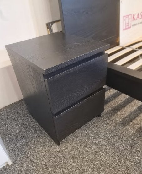 Foto 11 van Malm bed 180x200 + lattenbodem en 2 nachtkastjes + Leveren!
