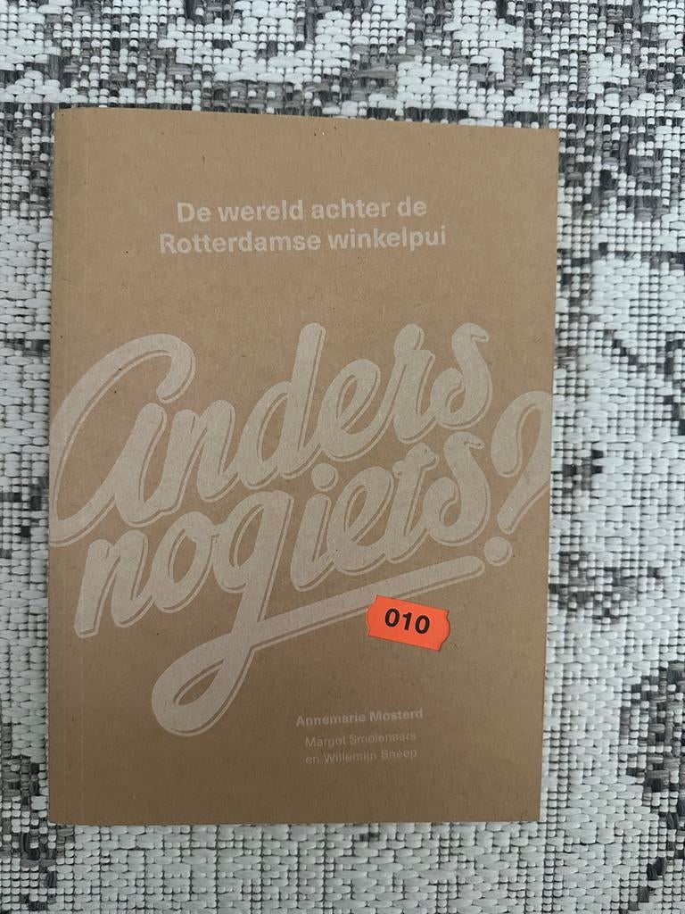 Anders nog iets? De wereld achter Rotterdamse winkelpui, Ophalen, 20e eeuw of later, Zo goed als nieuw