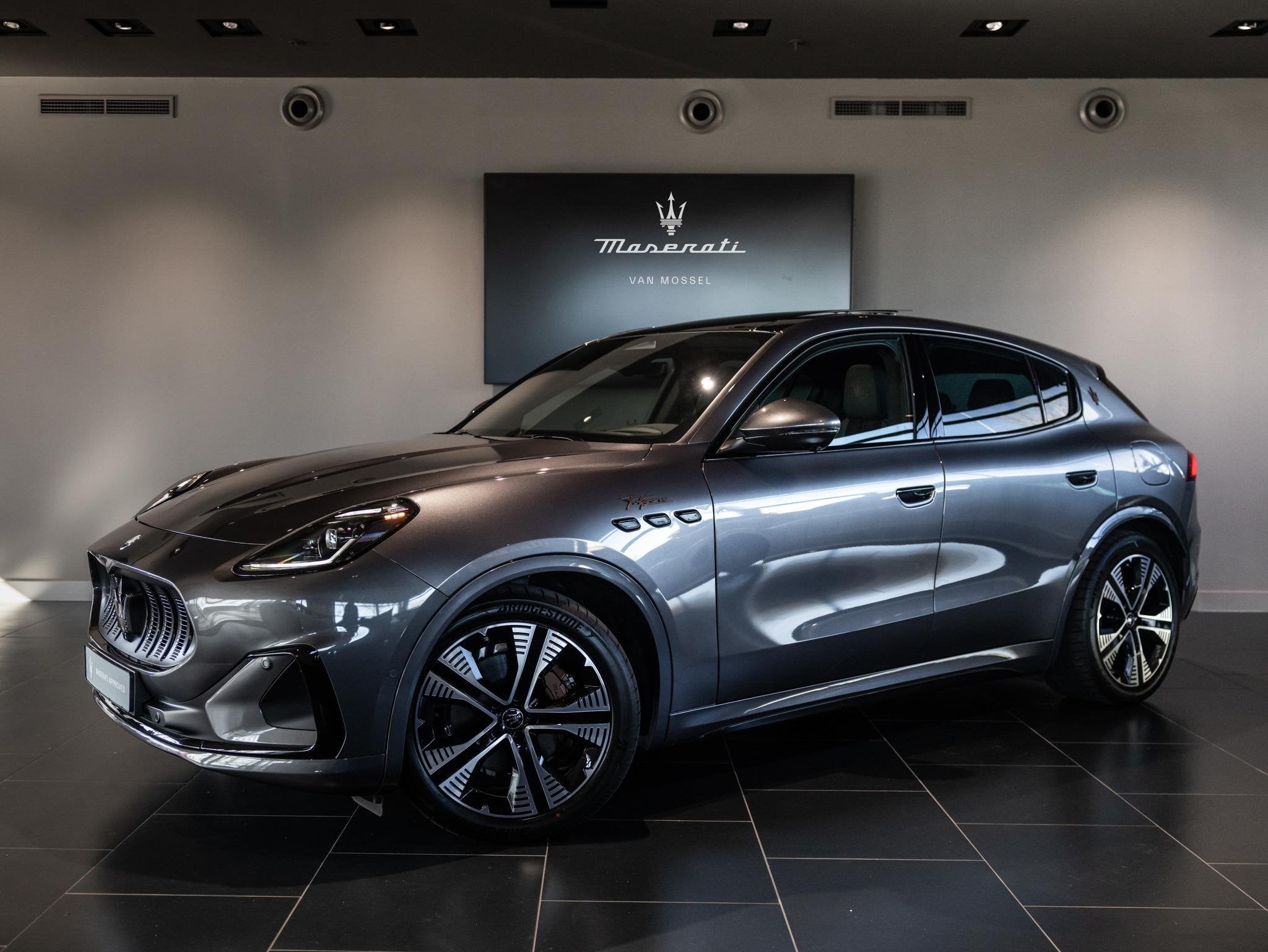 Maserati Grecale AWD Folgore 105kWh 550 pk | AWD | Panoramad, Auto's, Automaat, Stof, 40 min, Origineel Nederlands