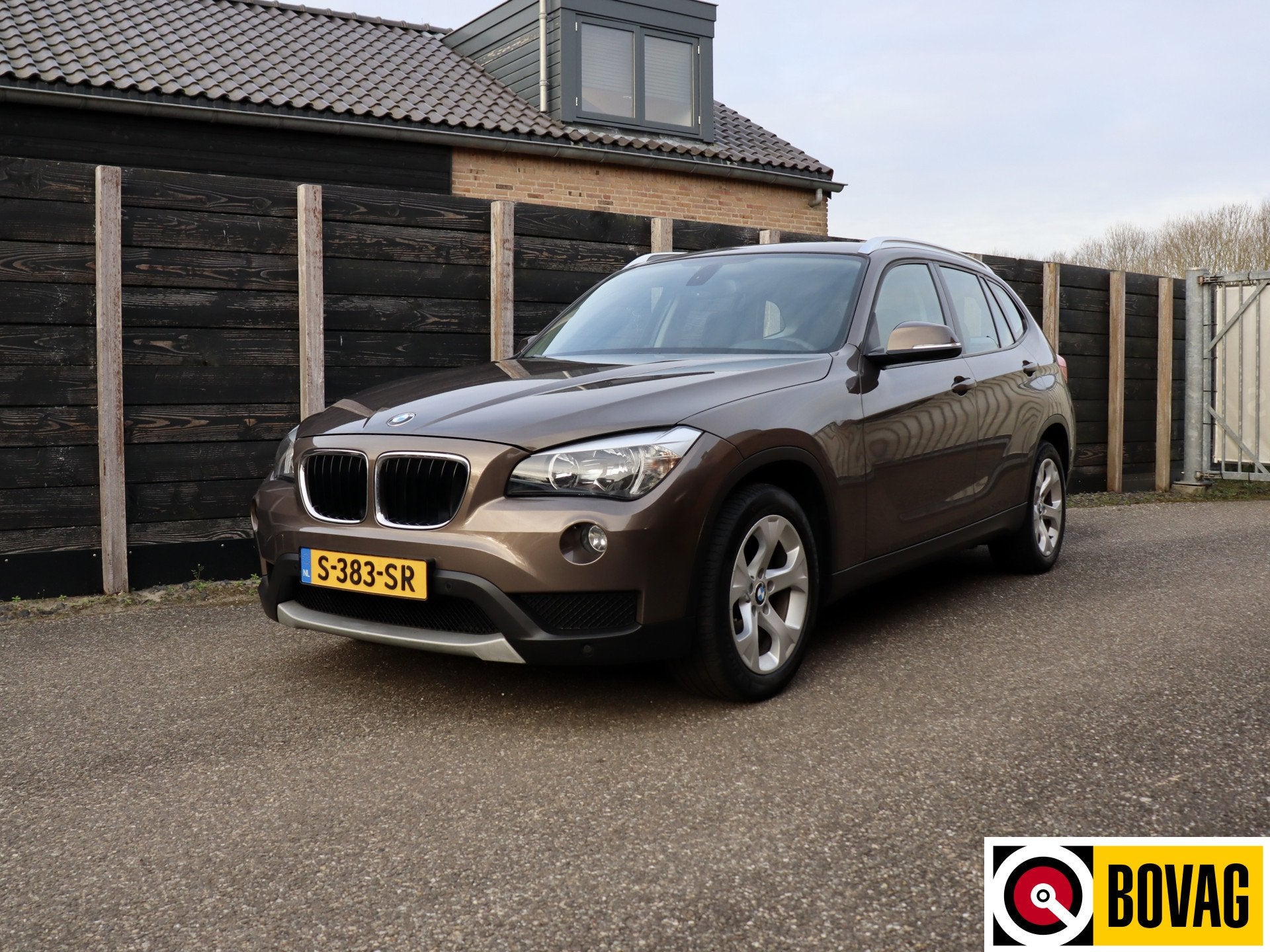 BMW X1 sDrive18i AUTOMAAT (bj 2013), Auto's, BMW, 4 cilinders, 1430 kg, 750 kg, 5 stoelen