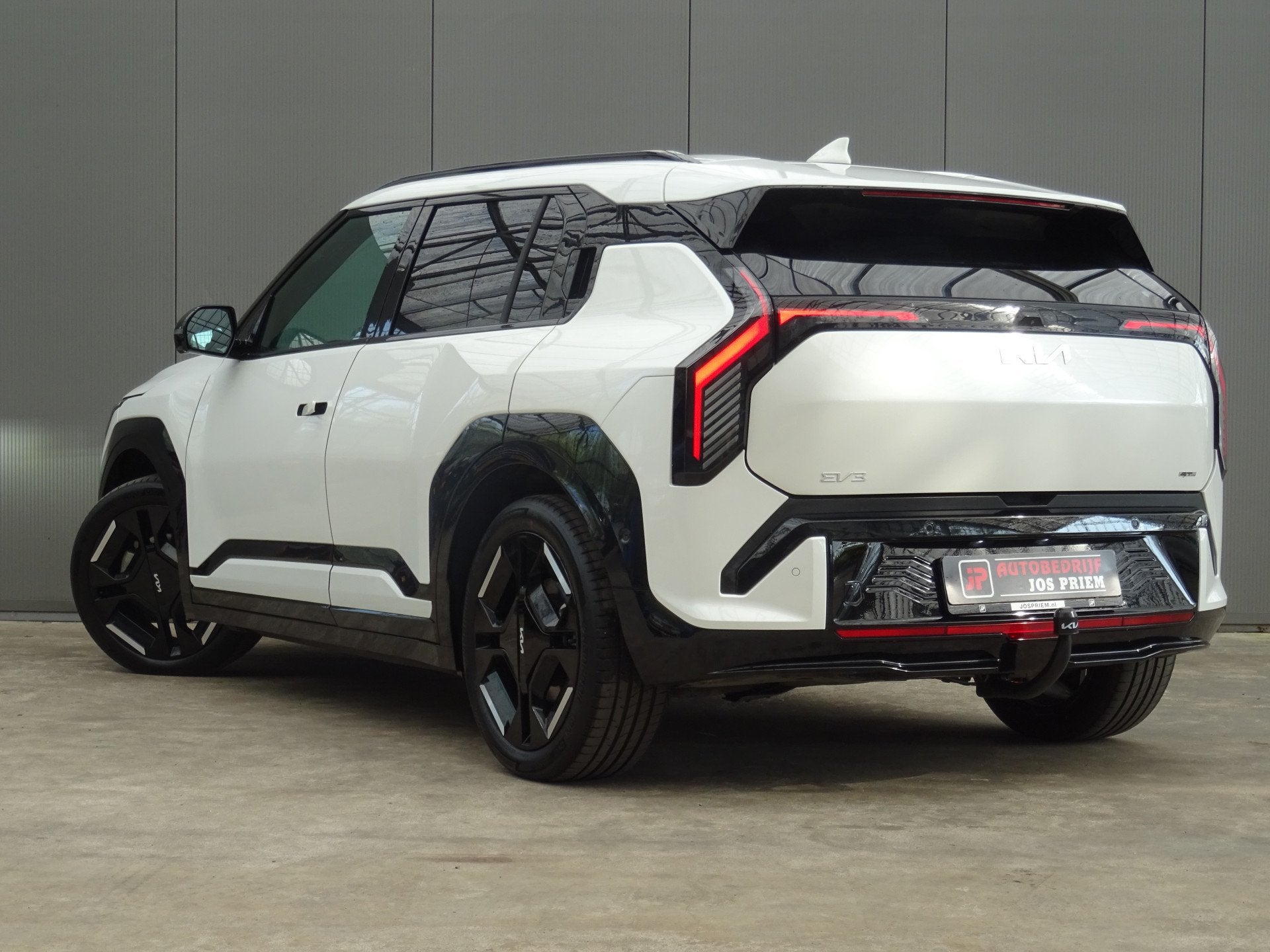 Kia EV3 GT-LINE 81.4 kWh * TREKHAAK ! (bj 2025, automaat), Auto's, Gebruikt, Zwart, Leder, 204 pk