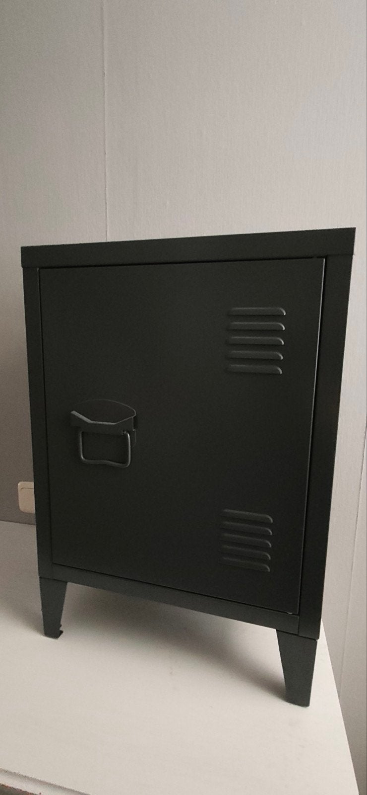 locker donkergrijs, Ophalen, Zo goed als nieuw