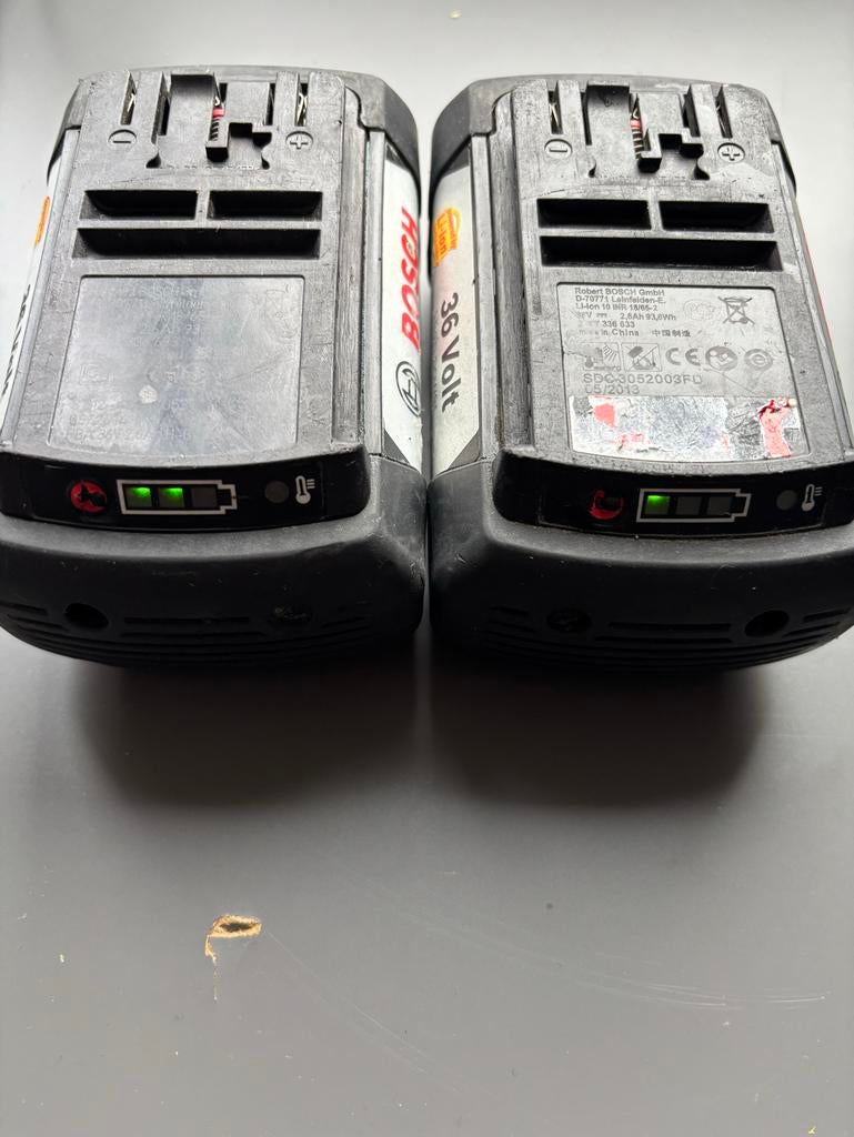 2x Bosch 36V Accu + 2 Laders - Goede Staat, Doe-het-zelf en Verbouw, Gereedschap | Machine-onderdelen en Toebehoren, Ophalen of Verzenden