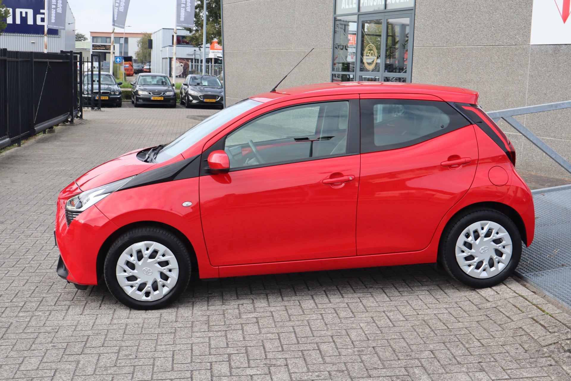 Toyota Aygo 1.0 VVT-i x-play Automaat Nederlandse auto/Apple, Auto's, 12 maanden, Stof, Gebruikt, 4 stoelen