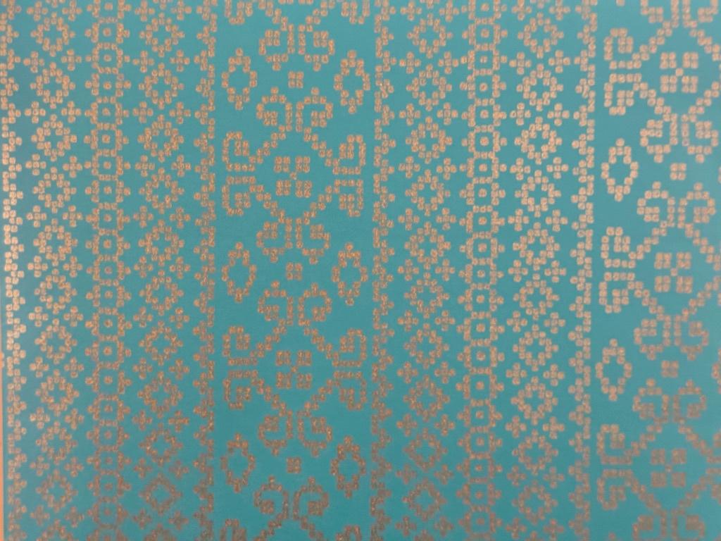 Behang,turquoise met metallic glans, NU per rol voor, Huis en Inrichting, Stoffering | Behang, Ophalen, 75 m² of meer, Blauw,  hotel chique, modern, luxe interieur, kleurrijke interieurs.