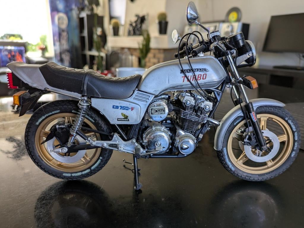 REVELL honda cb 750 f  turbo, Hobby en Vrije tijd, Ophalen of Verzenden, Groter dan 1:32, Auto, Revell
