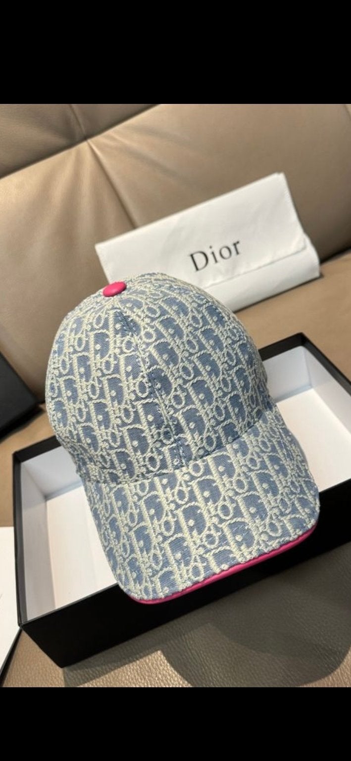 Dior Oblique Pet - Blauw met roze accenten, Kleding | Dames, Hoeden en Petten, Ophalen of Verzenden, Zo goed als nieuw, One size fits all