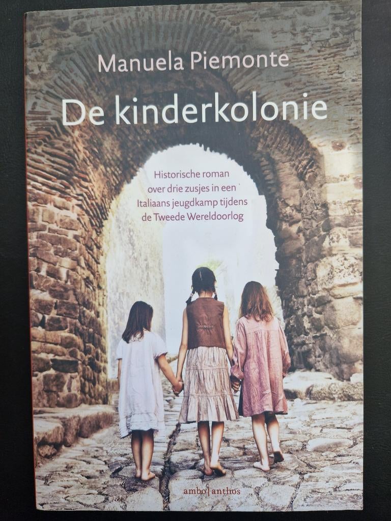 De Kinderkolonie - Manuela Piemonte (Historische roman), Boeken, Ophalen of Verzenden, Zo goed als nieuw, Manuela Piemonte
