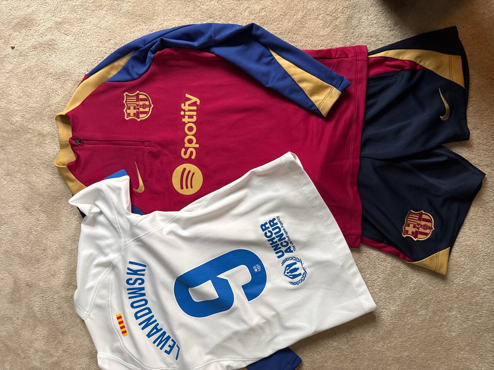 Barcelona set: Lewandowski shirt en korte broek (maat 137), Sport en Fitness, Voetbal, Maat S, Verzenden, Gebruikt, Set