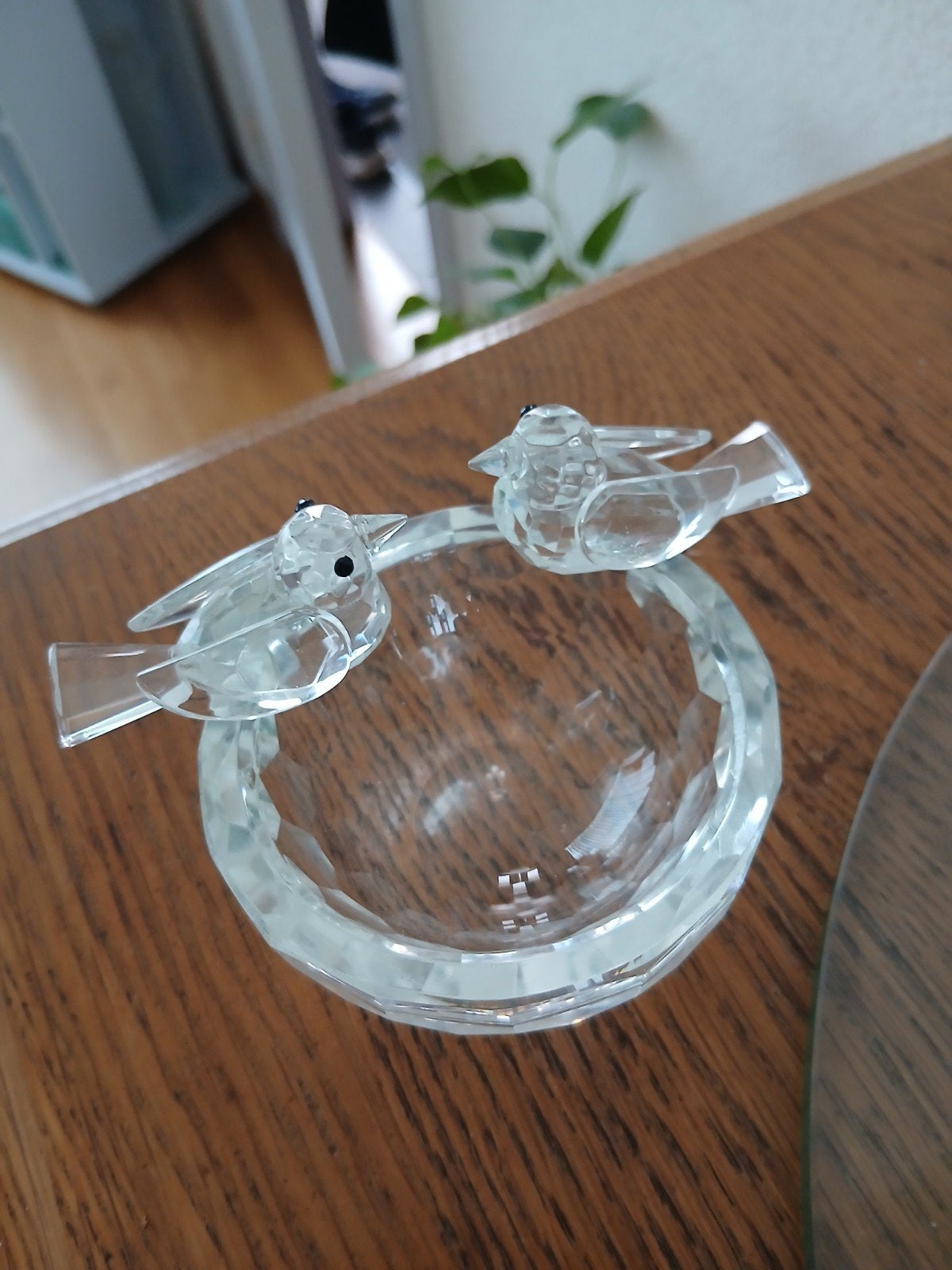 Glazen beeldje 2 vogels op vogelbadje geslepen kristal ?, Verzamelen, Beelden en Beeldjes, Ophalen of Verzenden, Zo goed als nieuw