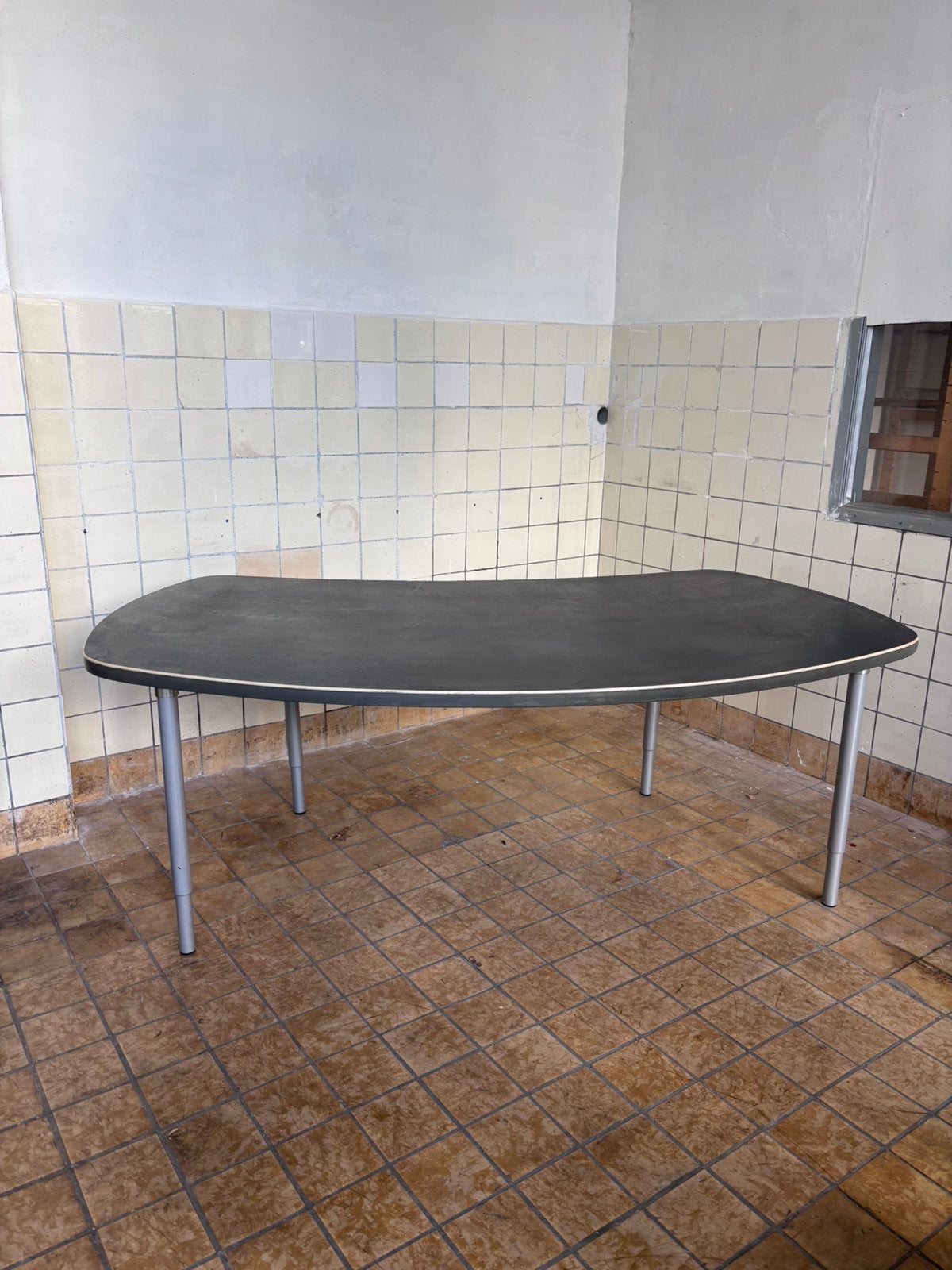 Vintage niervormig gispen bureaublad (verstelbare poten), Ophalen