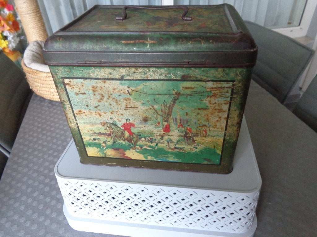 Antieke metalen trommel met ruiters als afbeeldingen er op, Antiek en Kunst, Antiek | Speelgoed, Ophalen of Verzenden