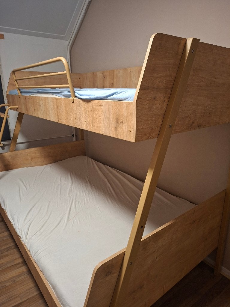 CILEK MOCHA STAPELBED, Ophalen, 90 cm, 160 tot 180 cm, Zo goed als nieuw