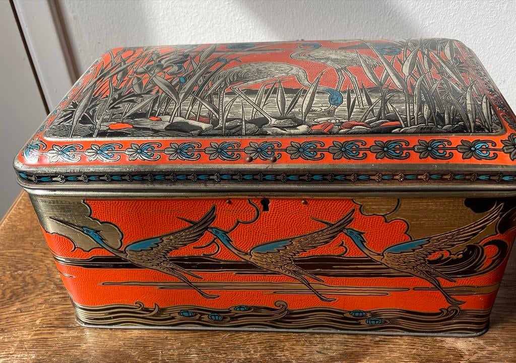 Vintage blikken trommel met kraanvogels en reigers, Verzamelen, Blikken, Gebruikt, Beschuit, Overige merken, Ophalen of Verzenden