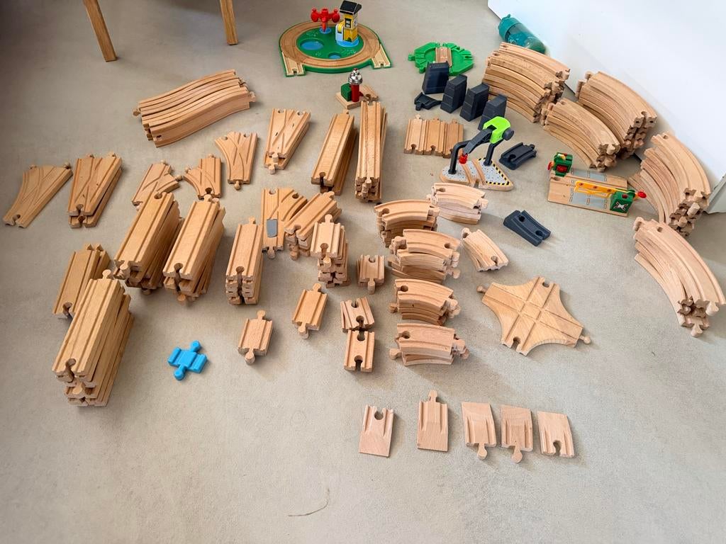 Grote treinbaan set (BRIO/ IKEA) en treinen, Ophalen, Gebruikt