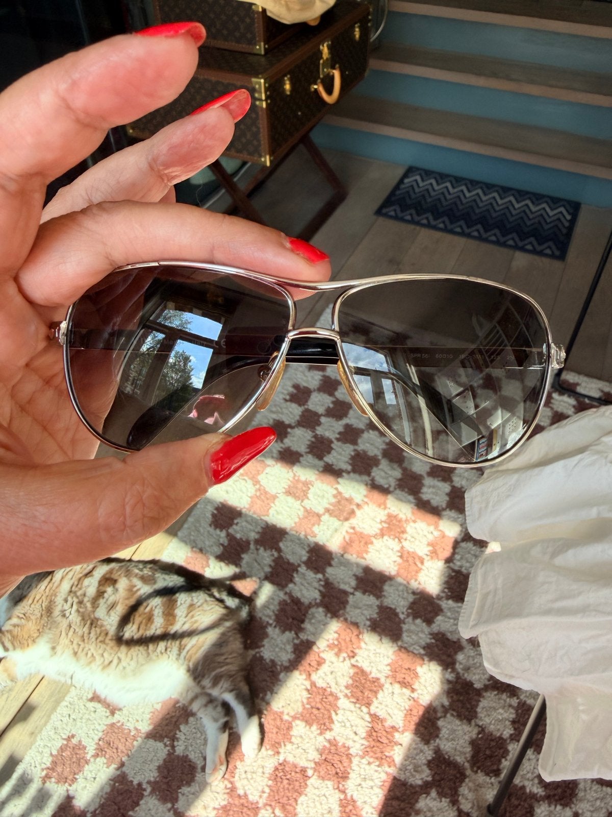 Prada Zonnebril met Kristallen - Zo goed als nieuw, Sieraden, Tassen en Uiterlijk, Zonnebrillen en Brillen | Dames, Zonnebril