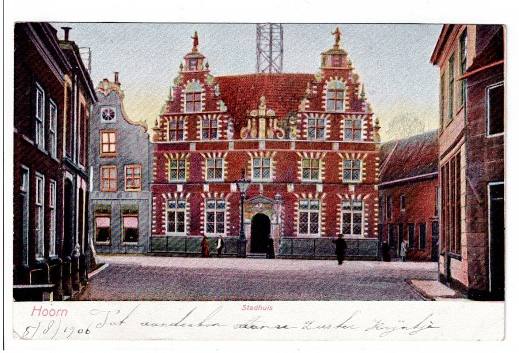 Hoorn 1906. Het Stadhuis aan de Nieuwstraat. Rechts Café de, Verzamelen, Ophalen of Verzenden, Voor 1920, Gelopen, Noord-Holland
