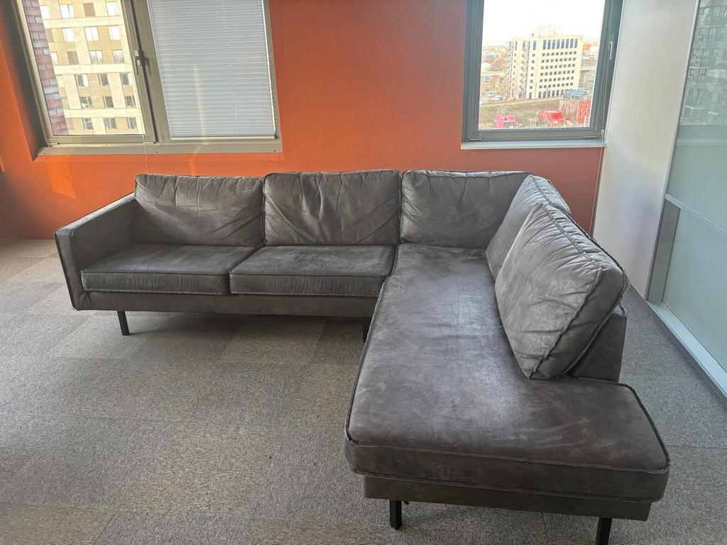 Grote grijze hoekbank - comfortabel en stijlvol, 250 tot 300 cm, Gebruikt, Modern en comfortabel, Ophalen of Verzenden