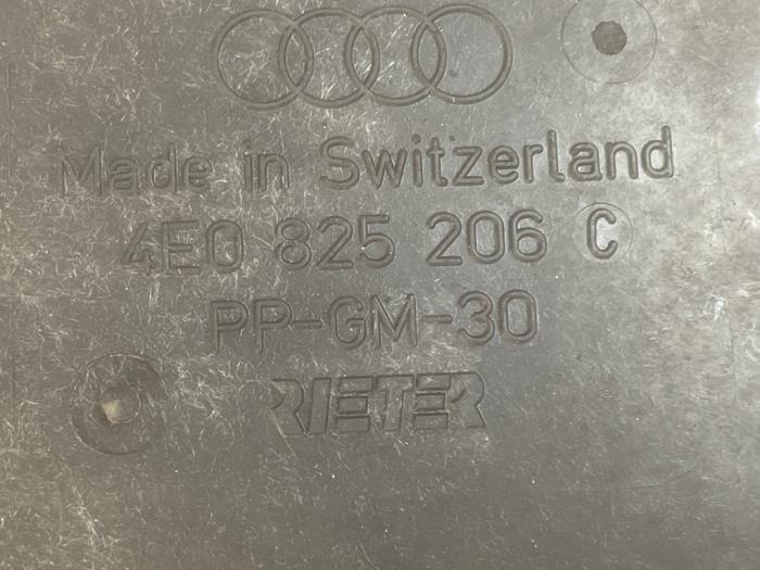 Beschermplaat bodem van een Audi A8, Gebruikt, -, Verzenden, -