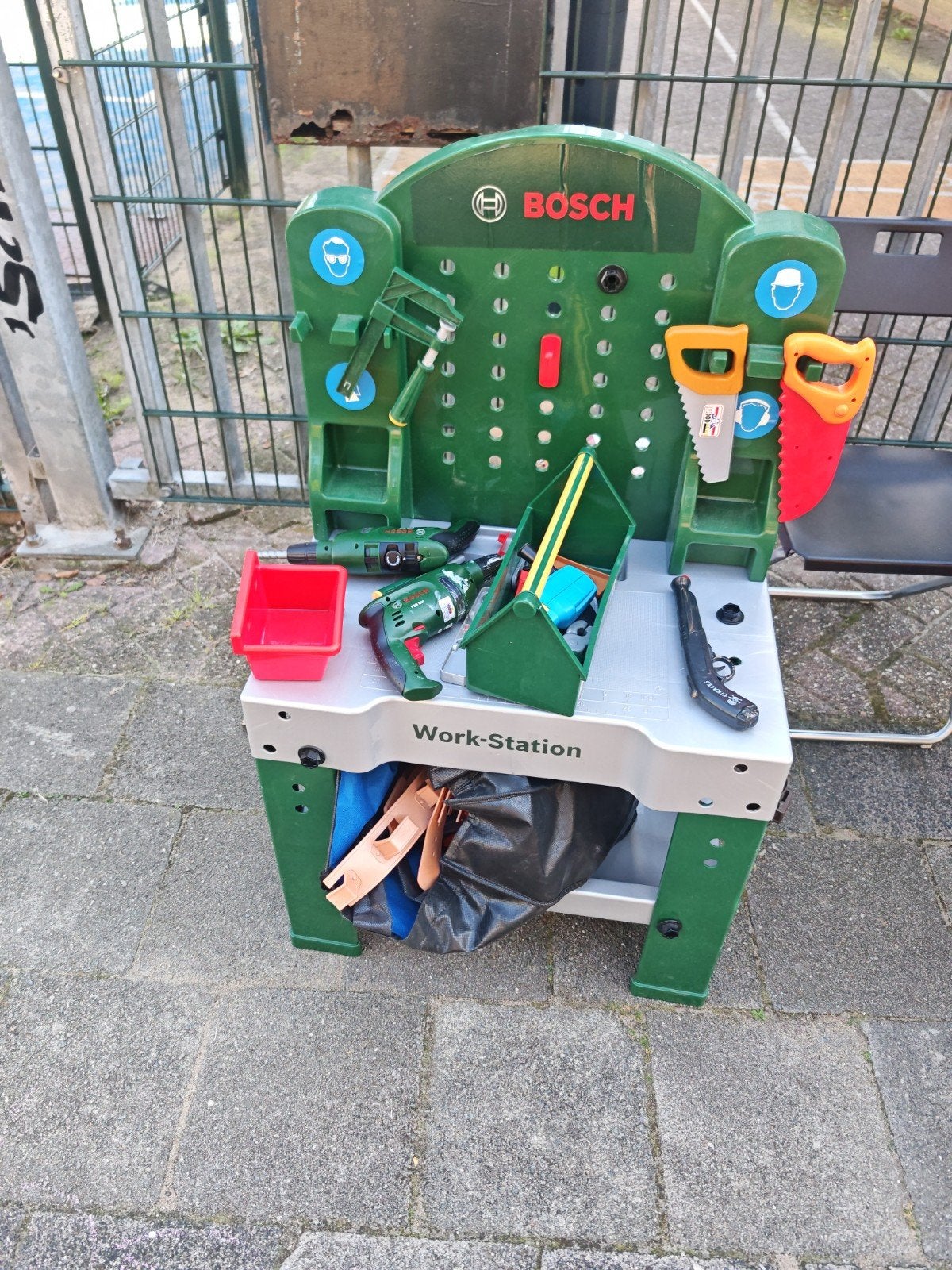 Bosch Work-Station met speelgoedgereedschap, Ophalen, Gebruikt, Bouwen